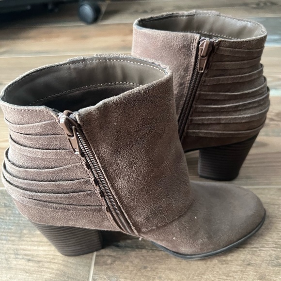 Womens Fergalicious Faux Suede Heeled Ankle Bootie - Picture 2 of 3